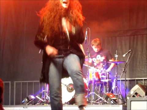 Sarah Kelly - Lift You Up (Live at Harvest Festival 2010)