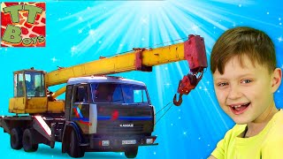 Строительные Машинки - Обзор Автокрана с Игорьком - поднимаем и опускаем стрелу Видео для детей