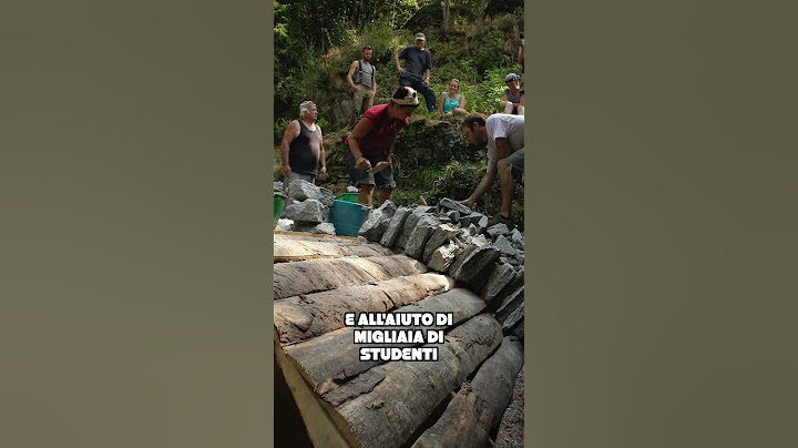 Viviamo in un borgo abbandonato nel bosco
