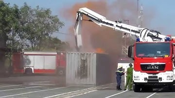 Xe Robot chữa cháy phá dỡ công trình đa năng - CS PCCC Hồ Chí Minh