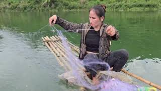 Girl fishing on the lake, Living in a house floating on the water, the girl's daily life