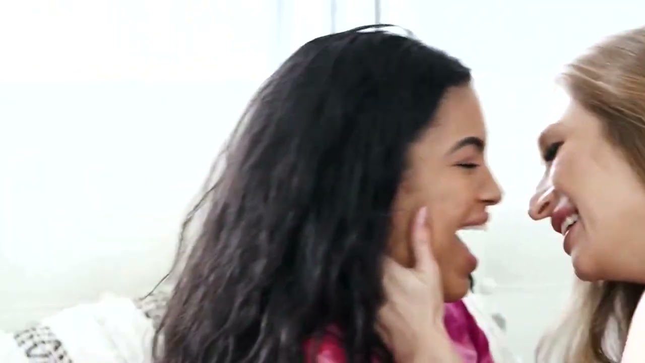 Skylar Snow and Maya Farrell   lesbian kissing