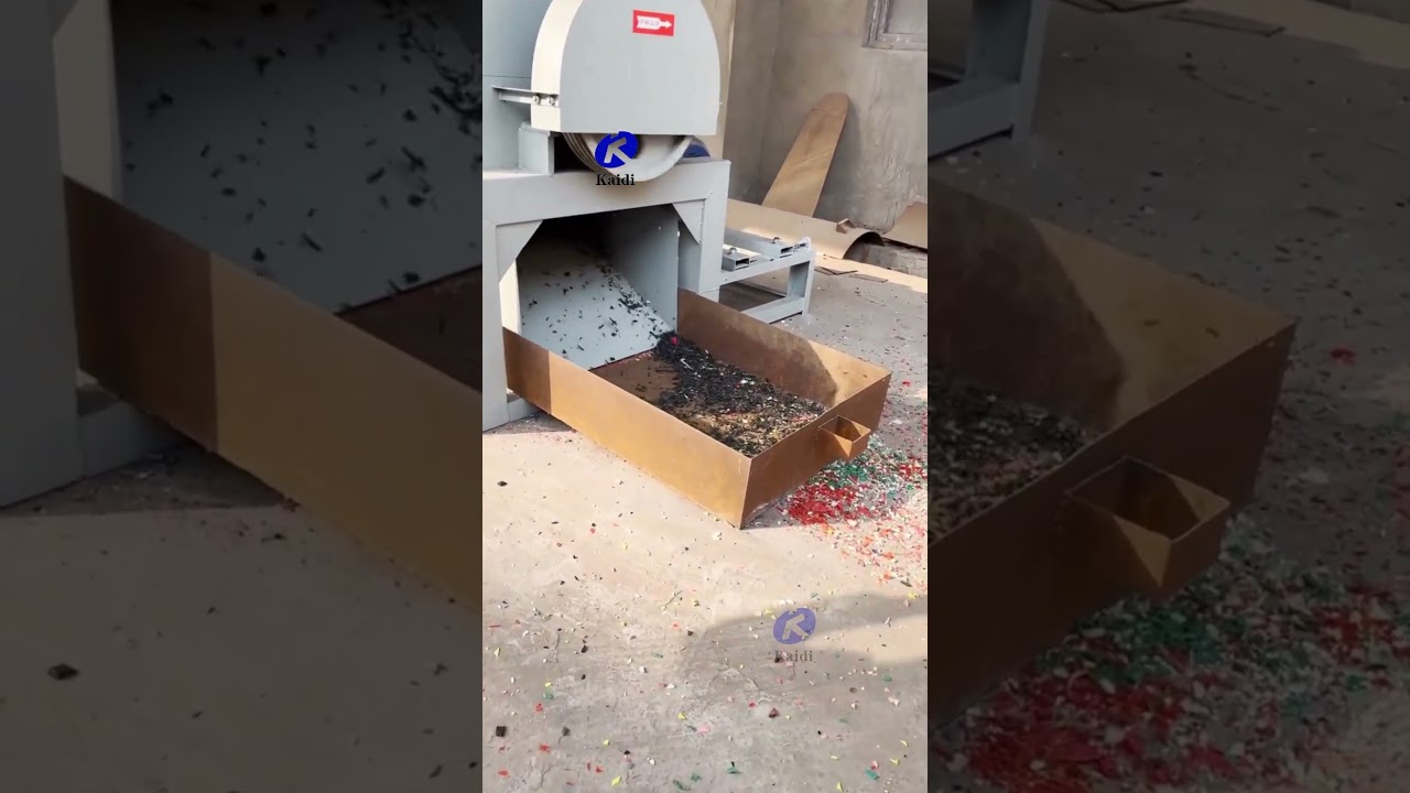 Plastic Crusher Shredding Scrap Car Bumpers for Recycling 