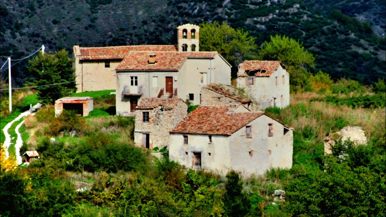Life high in the Italian Mountains in an abandoned Village (15)