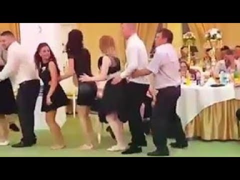 Penguen Dansı Yapmaya Çalışan Adamın Komik Videosu :)