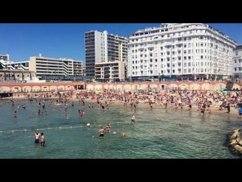 Marseille La Plage Des Catalans à Lheure Dété