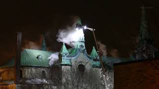 Une église en feu dans Montréal