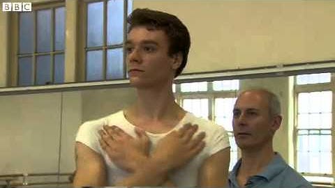 Do ballerinas get dizzy performing pirouettes?