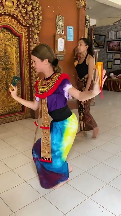 Learning Balinese Dance called “Condong”