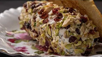 A beautiful and inexpensive cream cheese spread for guests