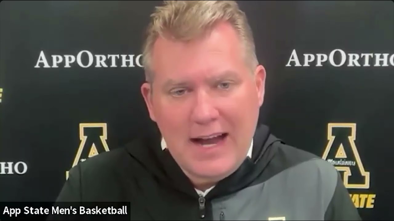 MBB: Повторите выступление главного тренера мужской баскетбольной команды App State Дастина Кернс...