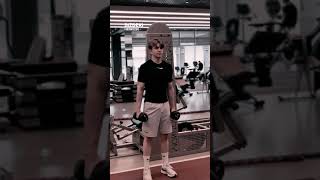 Onu Gören Kalp Tak Tak Atıyor