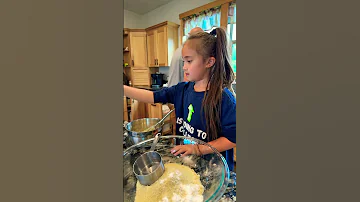 Cute Girl Jilana Baking Blueberry Muffins With Daddy Sweet Fun In The Kitchen Howto Shorts 