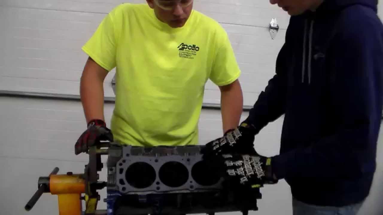 How to build a Ford 302 / Head gaskets - YouTube