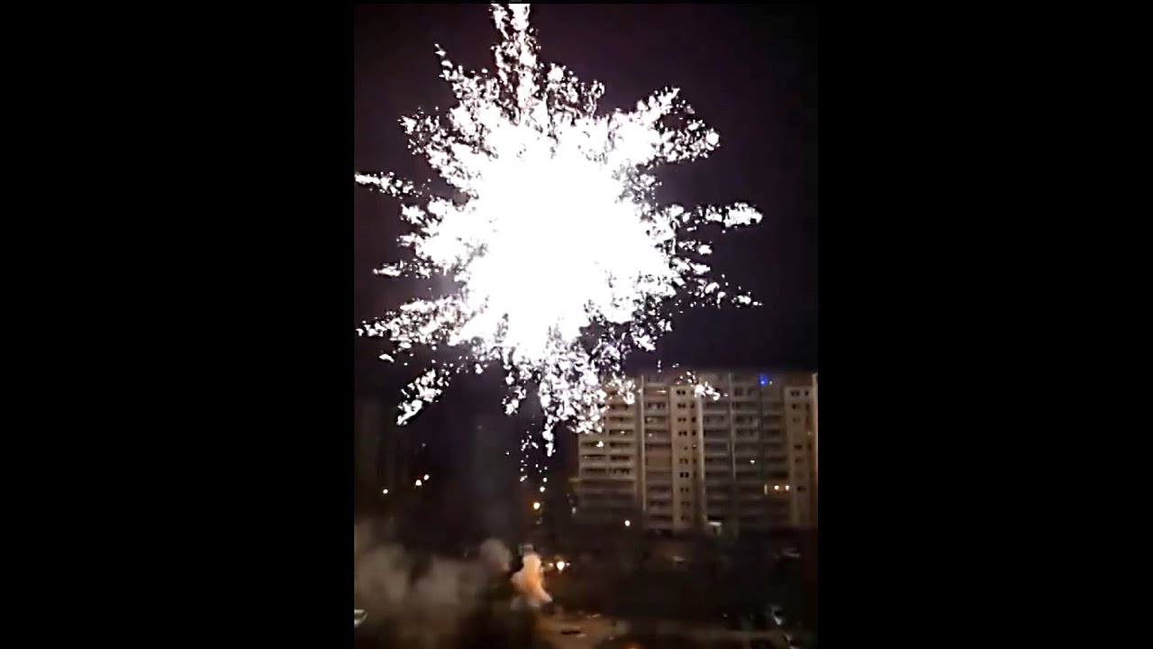 New Year BIG FIREWORK Silvester Berlin Hohenschönhausen Germany - Triplex 869 - 75Kg Battery