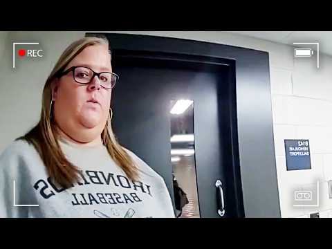 Girlfriend Discovers Her Boyfriend Is a Wanted Killer