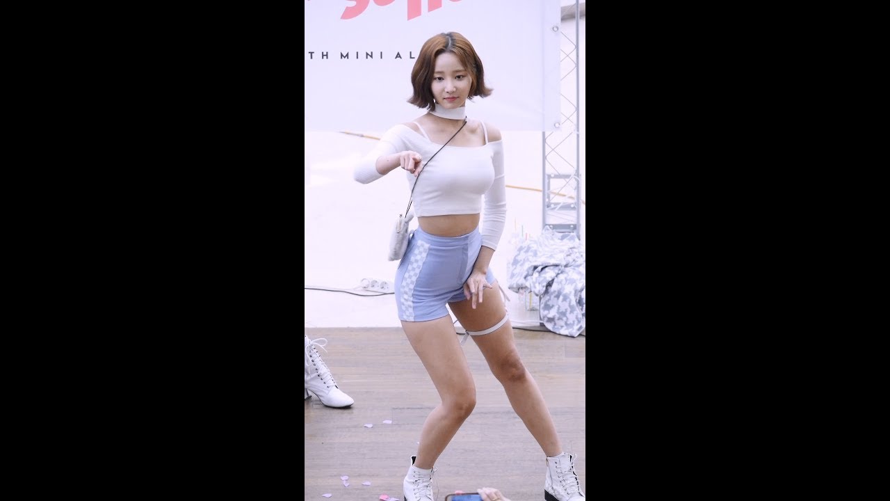 190331 모모랜드 (MOMOLAND) - I'm So Hot (연우) 직캠 by 수원촌놈 [코엑스  팬사인회]