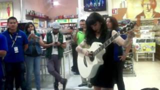 Mon Laferte Afinando | Firma de Autógrafos y Showcase | Mixup | Puebla | 11/09/15