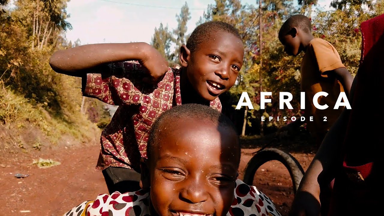 Trip africa. Уганда Жемчужина Африки. Африка сегодняшний выпуск. Голос джунглей Африка. Девушка и обезьяны в джунглях Африки.