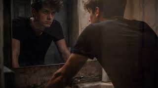 Yalnızlık Denizi Kalabalıkta Duyulmayan Çığlık Official Video