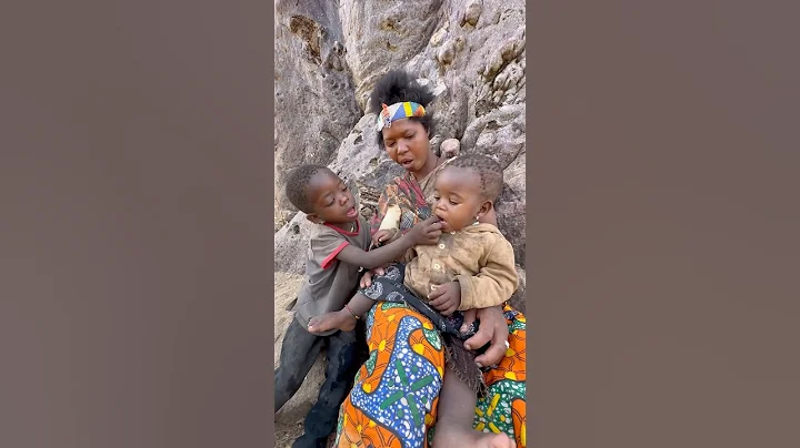 😍❤️🥰 #africa #documentary #wildlife #travel #hadzatribe #hadza #hadzabetribe thumbnail
