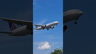 United 777-322(ER) N2140U/Final approach to landing on runway 22L/Flight UA41 from FCO to EWR