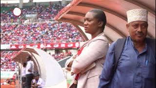 😂#SIMBADAY  MATUKIO KWENYE MECHI YA WAFANYAKAZI WA SIMBA CEO MADAMU ZUBEDA KWENYE BENCHI LA UFUNDI