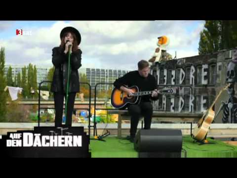 Florence + the Machine: Dog Days Are Over (Unplugged) - ON THE ROOFTOP Tape.tv