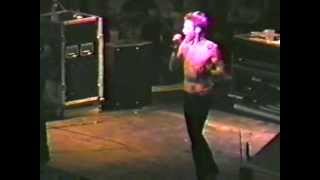 Watch Buckcherry Slammin video