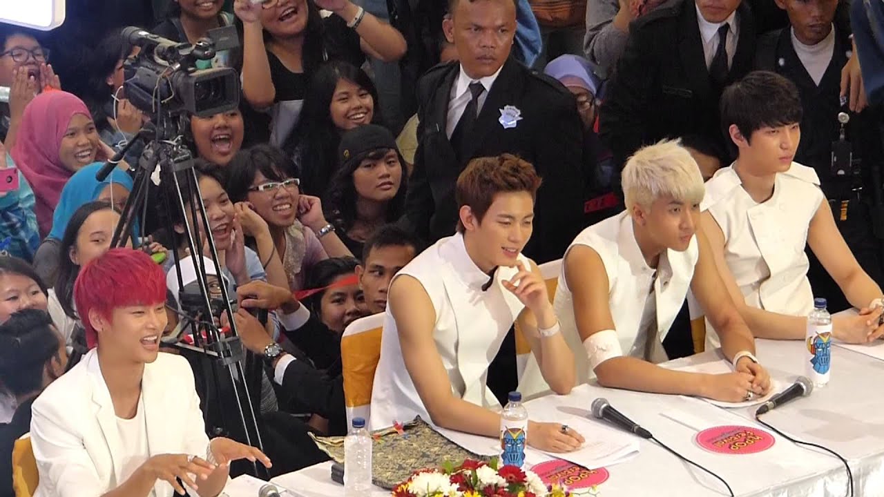 [FANCAM] 130622 VIXX Watching VIXX's Dance Cover in Jakarta Indonesia