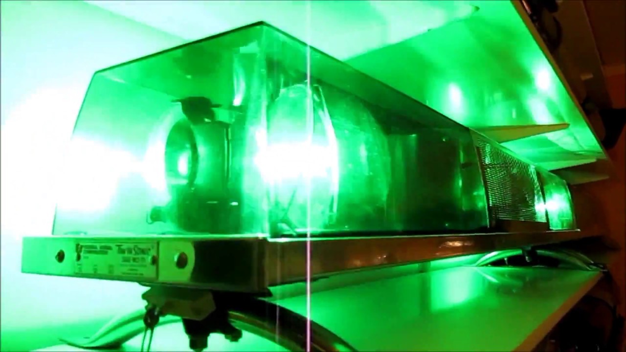 Federal Signal Unique GREEN Twinsonic Vintage lightbar 1967 NOS - YouTube