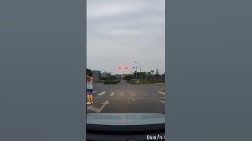 Cụ tập thể dục như thế này sẽ rất là nguy hiểm