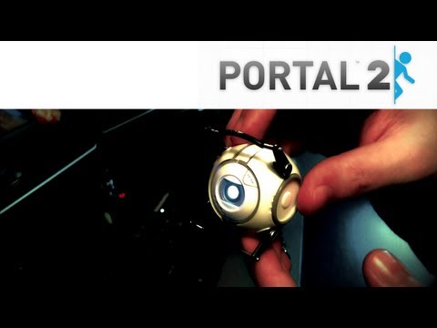 Portal 2 Wheatley LED Flashlight by ThinkGeek - Unboxing Review