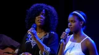 Video thumbnail of "(411) Lynda Randle and daughter Joy: In the garden"