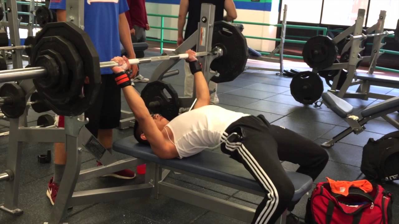 200 POUND BENCH PR ATTEMPT @ 128 POUNDS - YouTube