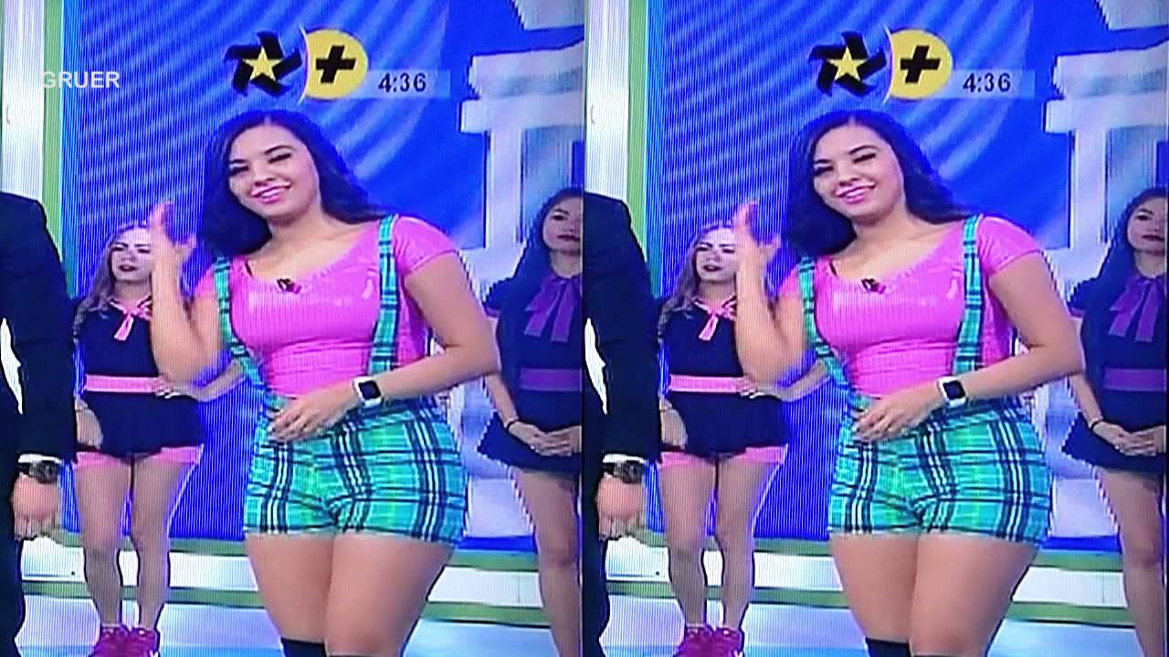 Jesse Martinez en Shorts Ajustados