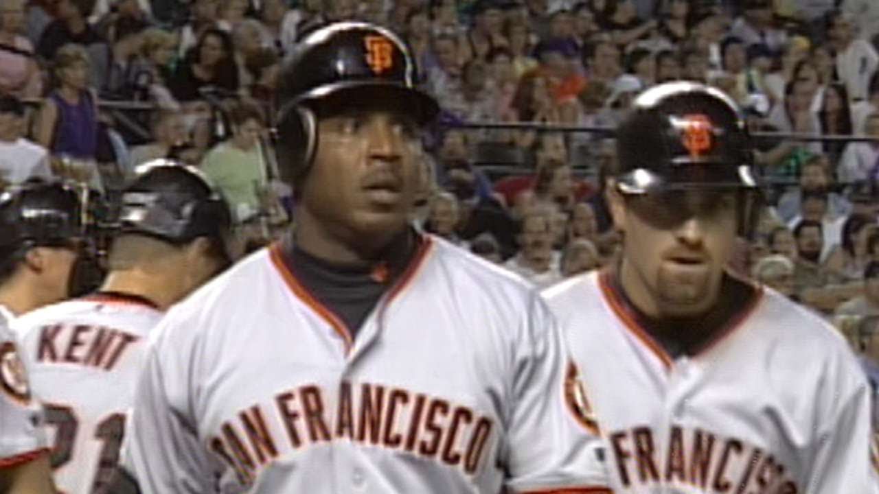 Barry Bonds blasts two homers vs. Curt Schilling in rout