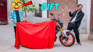 हमने अपने सब्सक्राइबर के घर जाकर… Gifting Our Subscriber a Super-Bike😍