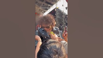 kaka di tarik slankers #slank #konser #slankers