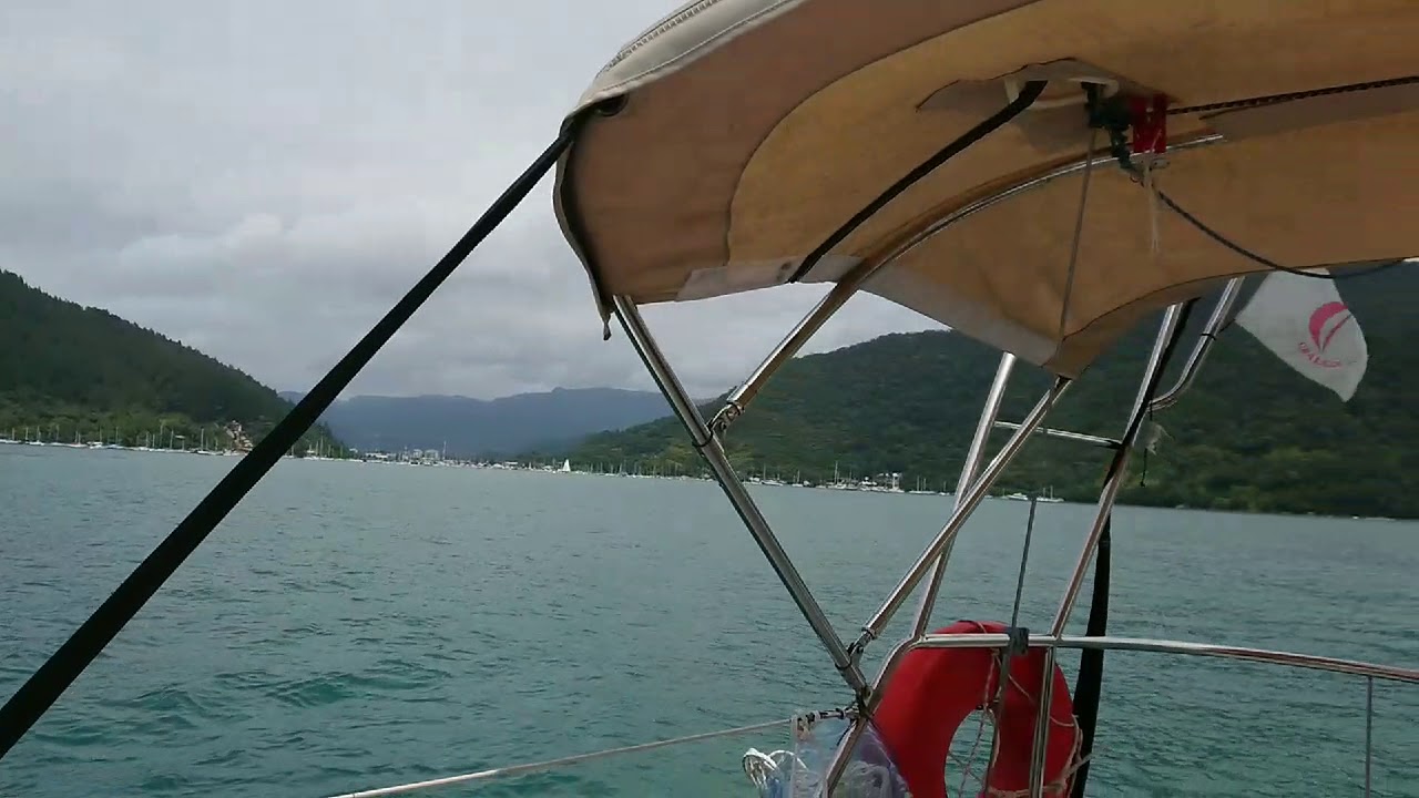 Veleiro Iguape, charter e trilha na Ilha Anchieta