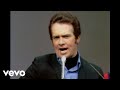 Merle Haggard - The Fightin Side Of Me (Live)