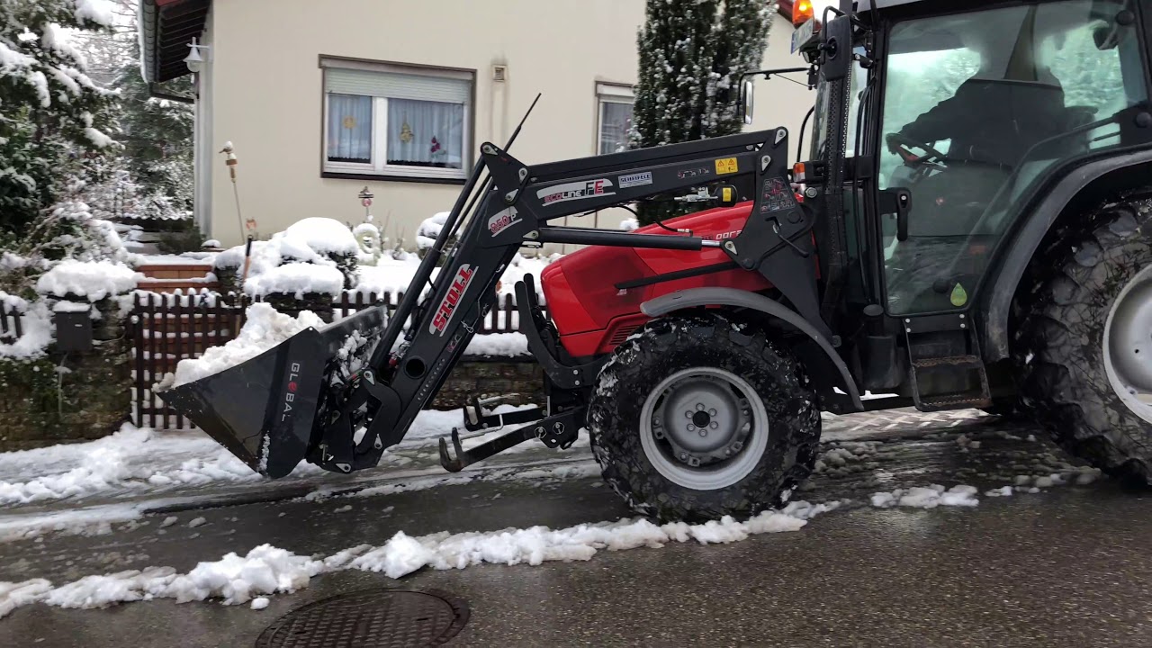 Same Dorado 70 beim Schnee Räumen