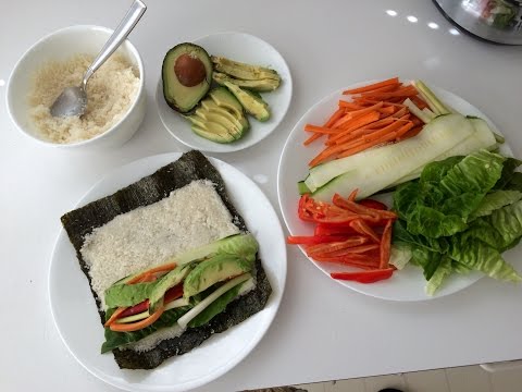 raw-vegan-sushi-with-cauliflower-rice-on-nori