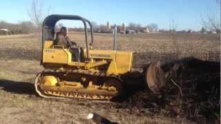 John Deere 450 C bulldozer crawler pushing pile of dirt 5200 hours on 1978 model.