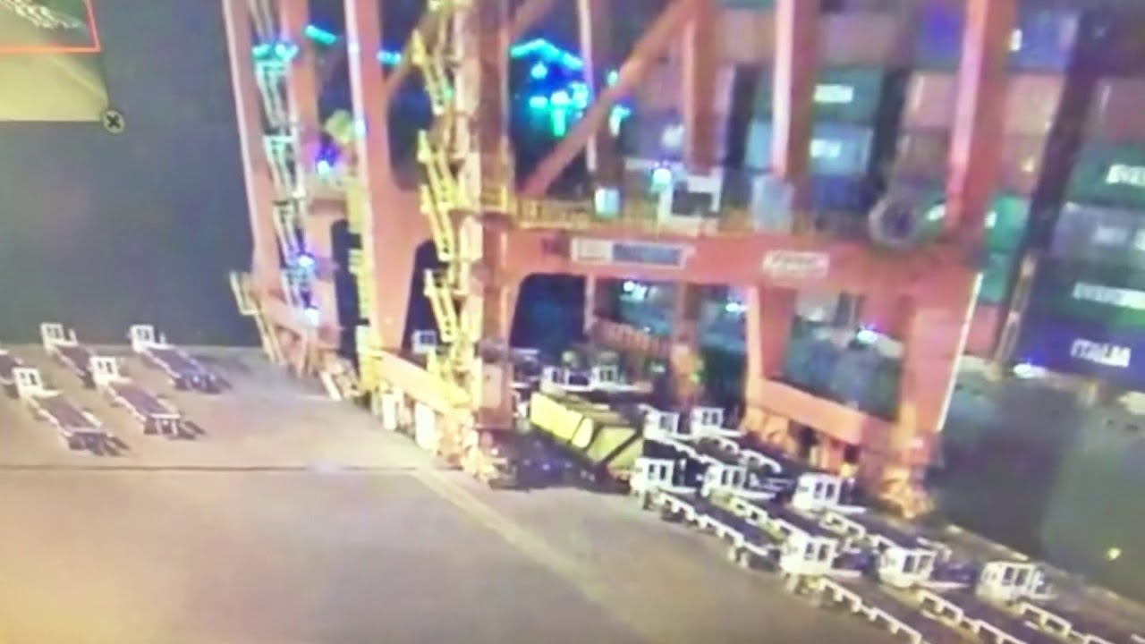 Ship hitting the Gantry in Vancouver Jan 2019 at Vanterm