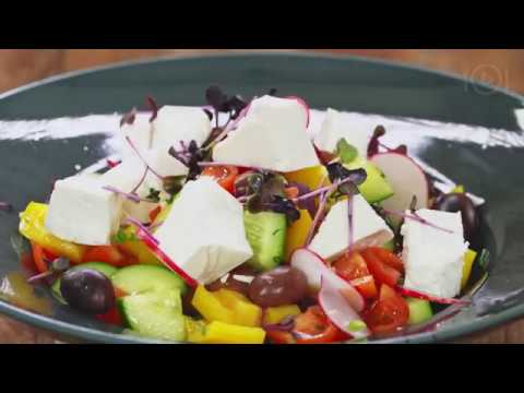 Video: Jak Udělat řecký Salát Nebo Tradiční Vesnický Salát
