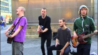 Brothers Moving - Minnie the Moocher (Union Square - NYC) : The Back of the Busk