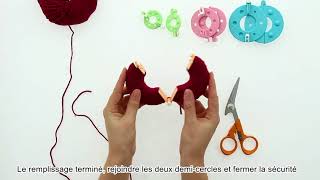 Réaliser facilement des pompons en laine grâce à l'appareil à pompo...