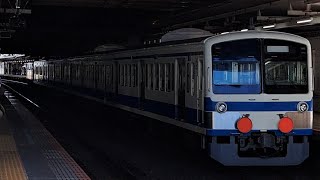 《西武新101系 車両交換甲種(返却)》国鉄EF65 2066[新](赤プレート)+西武新101系1241編成(伊豆箱根鉄道色)が立川駅3番線を通過(9286列車・甲105) 2023/12/17