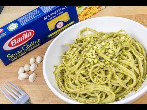 Spaghetti senza glutine con zucchine e pistacchi